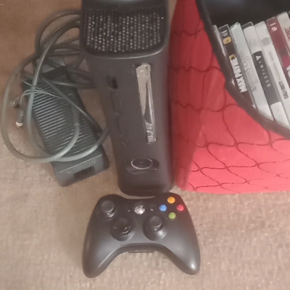 Xbox 360 w/12 games - Picture 2 of 7